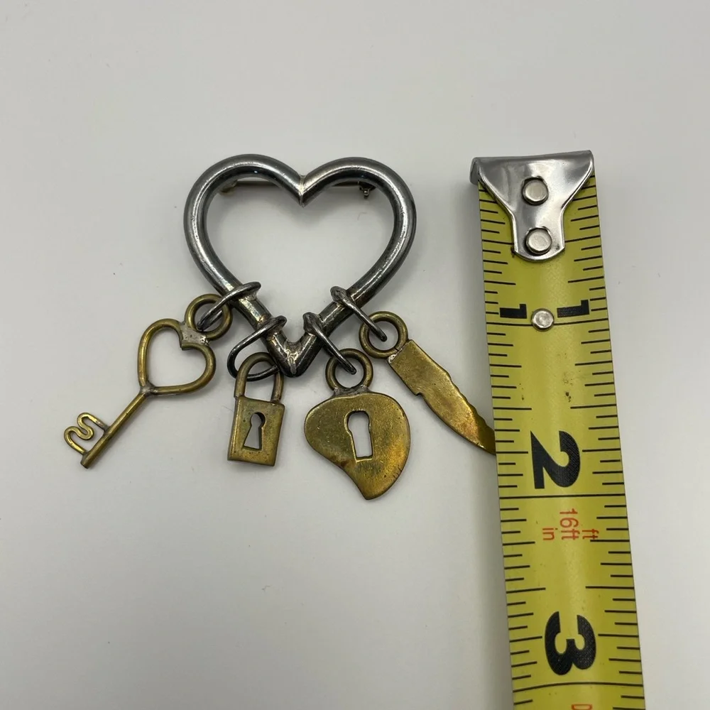 Vintage Edgy Heart Dangle Brooch – Dagger, Lock, Key & Heart Charms 🔒🗡️💔 - Picture 4 of 5